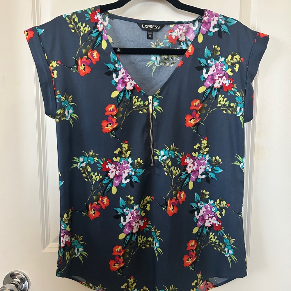 Express vintage Dark Floral V-Neck Blouse from the early 2000s
